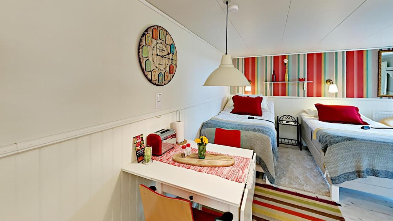 Woodstock B & B Studios Bålsta Екстериор снимка